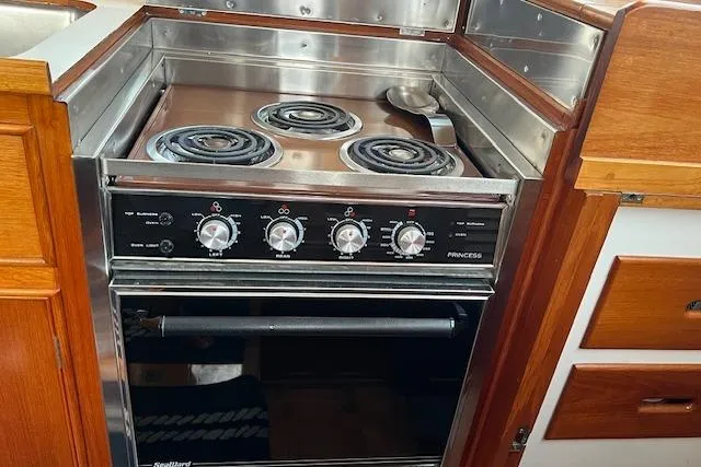  Yacht Photos Pics SeaWard Princess 3-Burner Cooktop and Oven