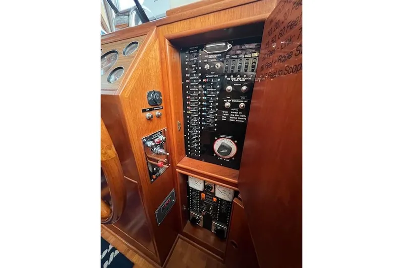 Yacht Photos Pics Power Distribution Panel