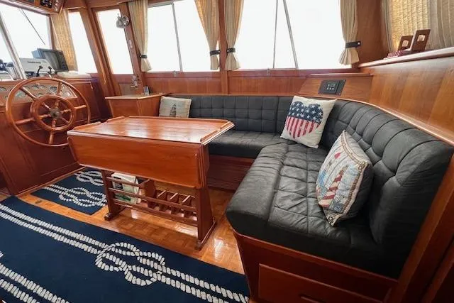  Yacht Photos Pics Salon Settee