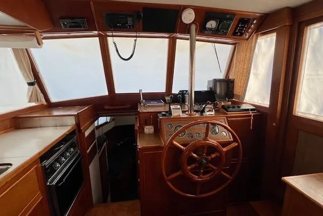  Yacht Photos Pics Facing Forward