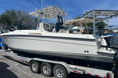 Contender 35 Center Console w/ Foward Cuddy