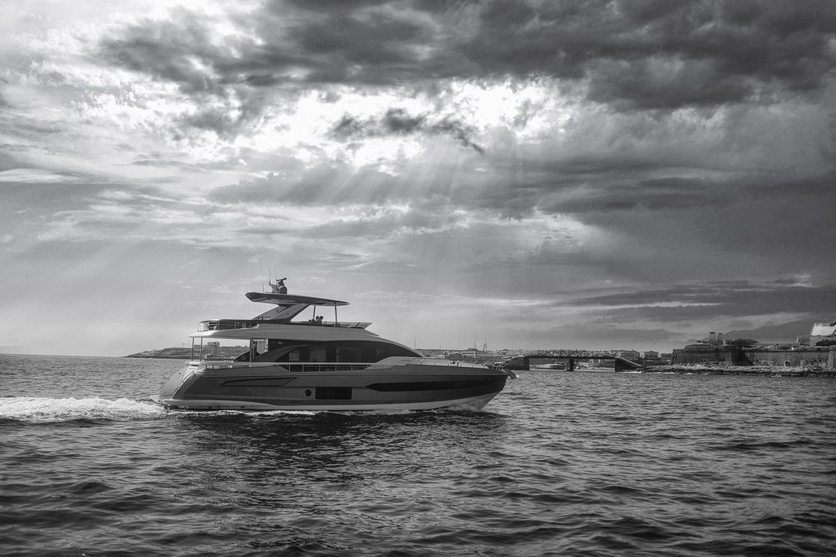 2022 Azimut 74 