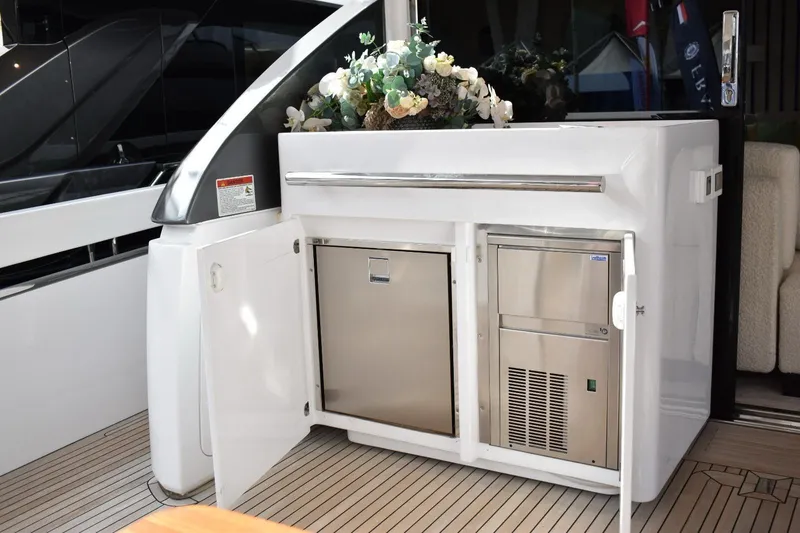  Yacht Photos Pics Luxury yacht Azimut Fly 78, 2022 model, featuring an elegant onboard kitchenette.