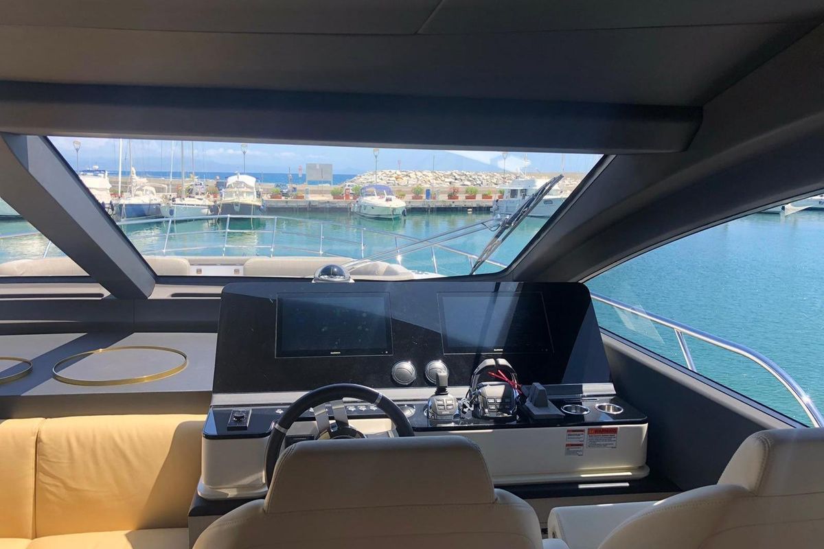 2022 Azimut 74 
