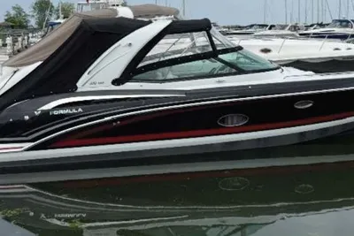 Formula 350 Crossover Bowrider