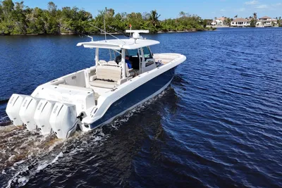 Boston Whaler 380 Outrage