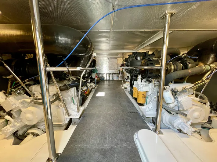 Resiliensea Yacht Photos Pics 