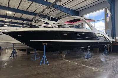Sea Ray SLX 310 Outboard