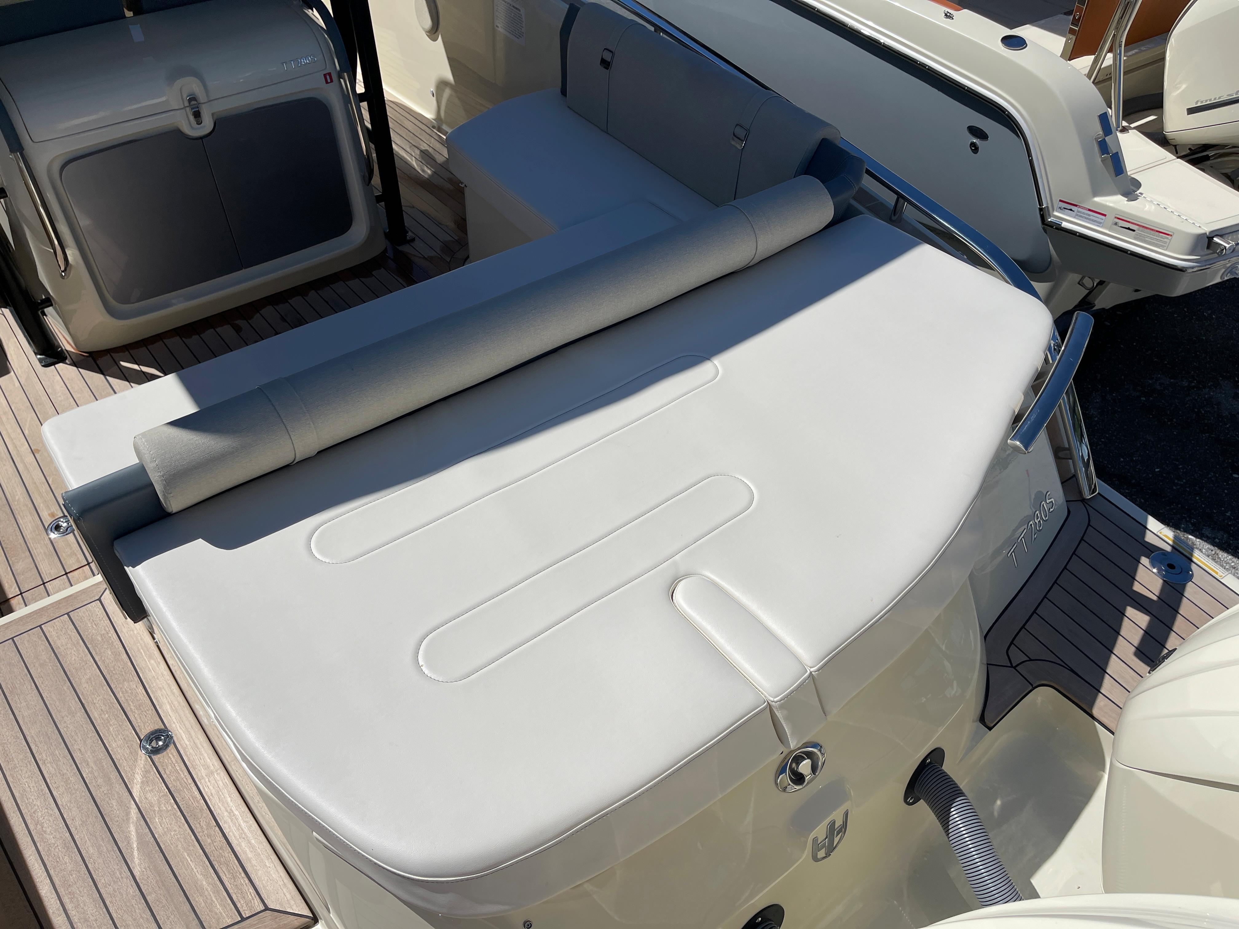 2024 Invictus TT280S Center Console for sale - YachtWorld