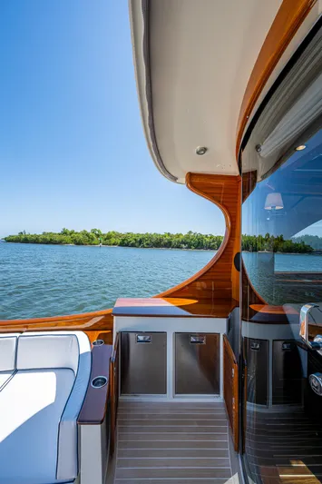 Talaria 57001 Yacht Photos Pics 