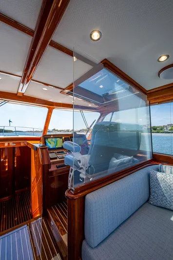 Talaria 57001 Yacht Photos Pics 