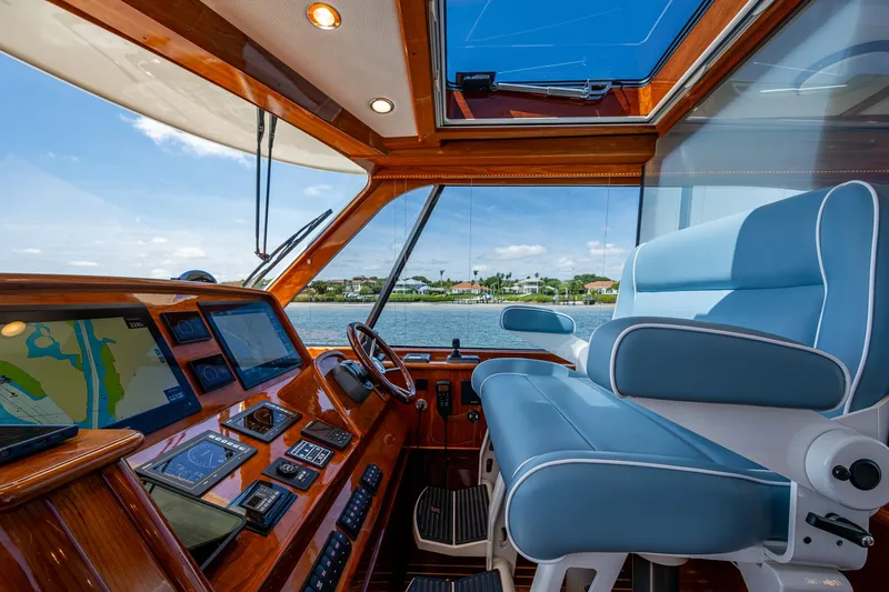 Talaria 57001 Yacht Photos Pics 