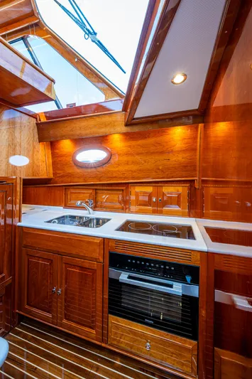 Talaria 57001 Yacht Photos Pics 