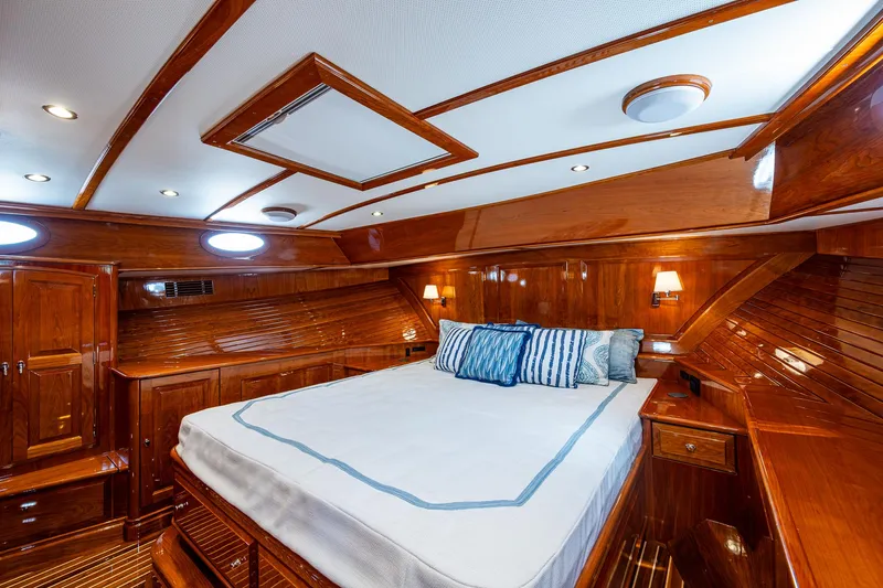 Talaria 57001 Yacht Photos Pics 