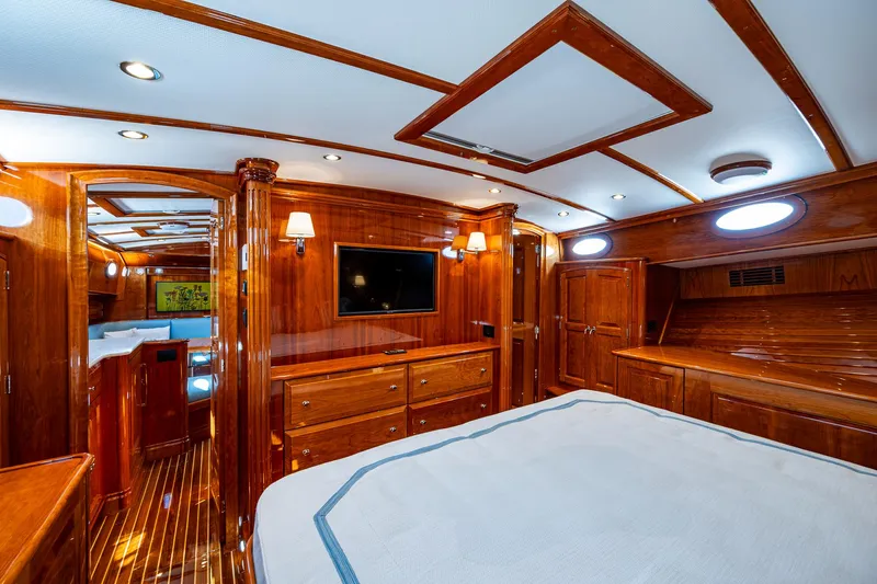Talaria 57001 Yacht Photos Pics 