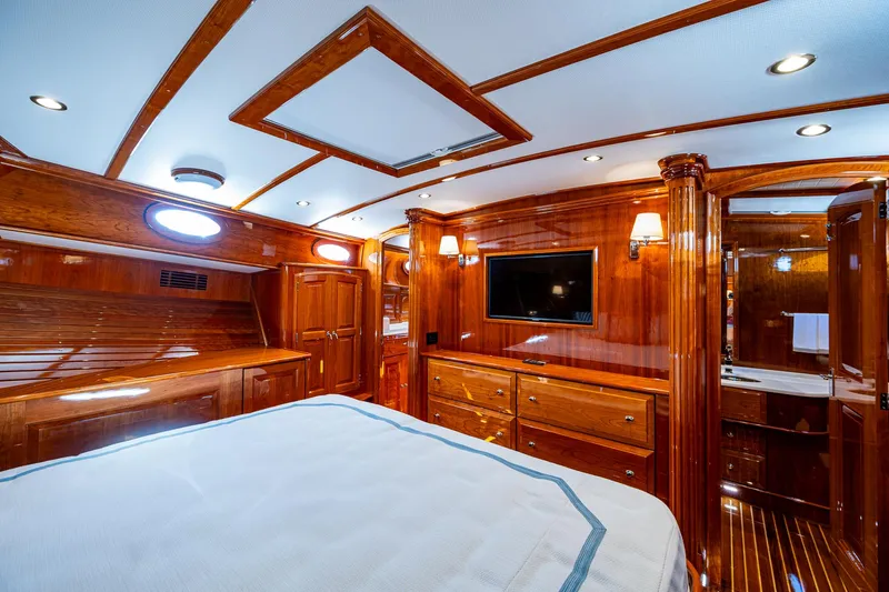 Talaria 57001 Yacht Photos Pics 