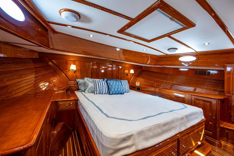 Talaria 57001 Yacht Photos Pics 