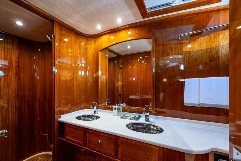 Talaria 57001 Yacht Photos Pics 