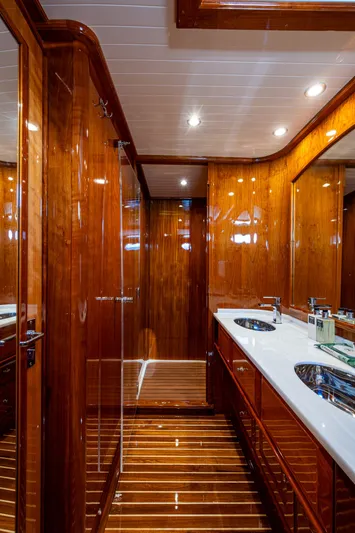 Talaria 57001 Yacht Photos Pics 