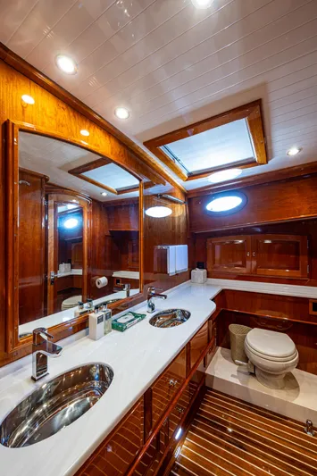 Talaria 57001 Yacht Photos Pics 