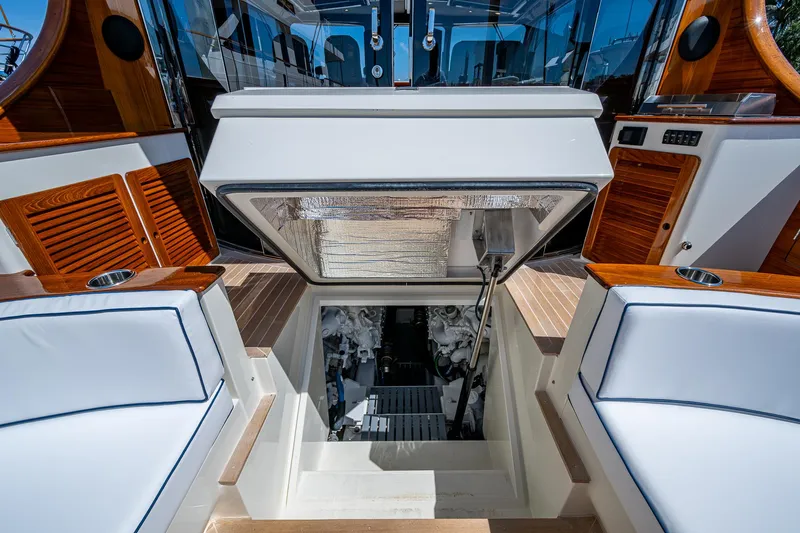 Talaria 57001 Yacht Photos Pics 