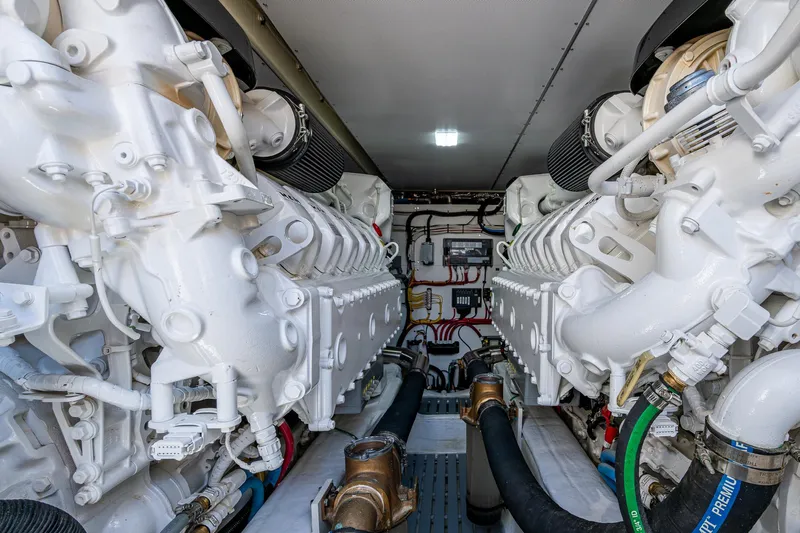 Talaria 57001 Yacht Photos Pics 