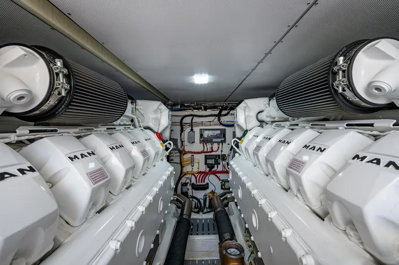 Talaria 57001 Yacht Photos Pics 