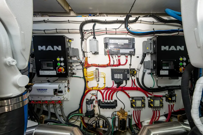 Talaria 57001 Yacht Photos Pics 