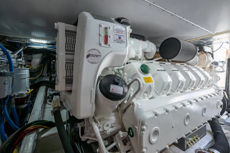 Talaria 57001 Yacht Photos Pics 