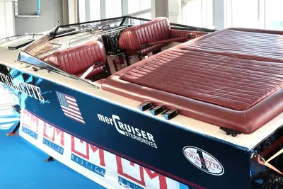 1979 Cigarette Mistress 35