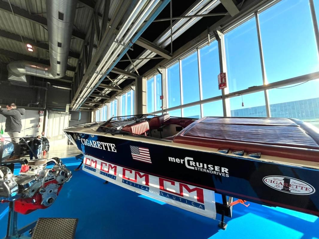 1979 Cigarette Mistress 35