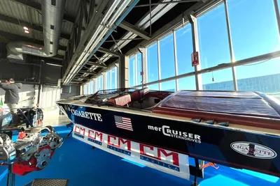 1979 Cigarette Mistress 35