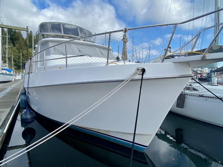 First Light Yacht Photos Pics 1999 Ocean Alexander 510 Pilothouse docked at marina.