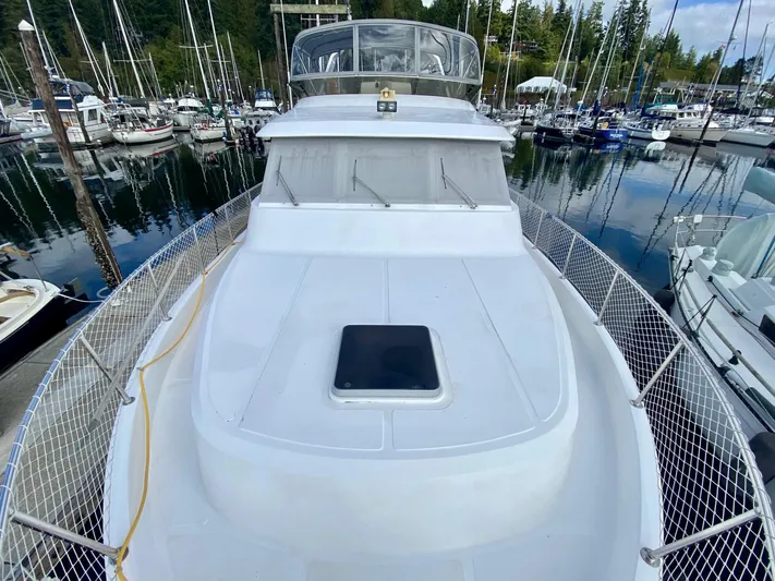First Light Yacht Photos Pics 1999 Ocean Alexander 510 Pilothouse in harbor, front deck view.