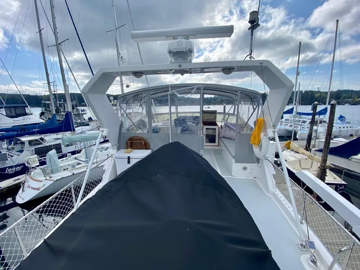 First Light Yacht Photos Pics 1999 Ocean Alexander 510 Pilothouse docked, front view.