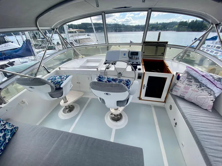 First Light Yacht Photos Pics Interior view of 1999 Ocean Alexander 510 Pilothouse yacht.