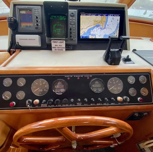 First Light Yacht Photos Pics 1999 Ocean Alexander 510 Pilothouse helm with navigation systems.