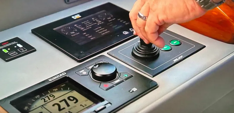Jet Stream Yacht Photos Pics Hand operating controls on a 2018 Spencer Yachts JET BOAT dashboard.
