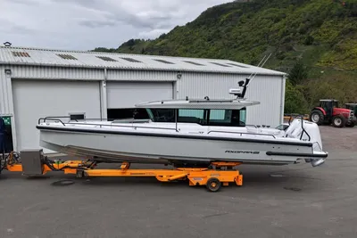 2025 Axopar 37 Cross Cabin