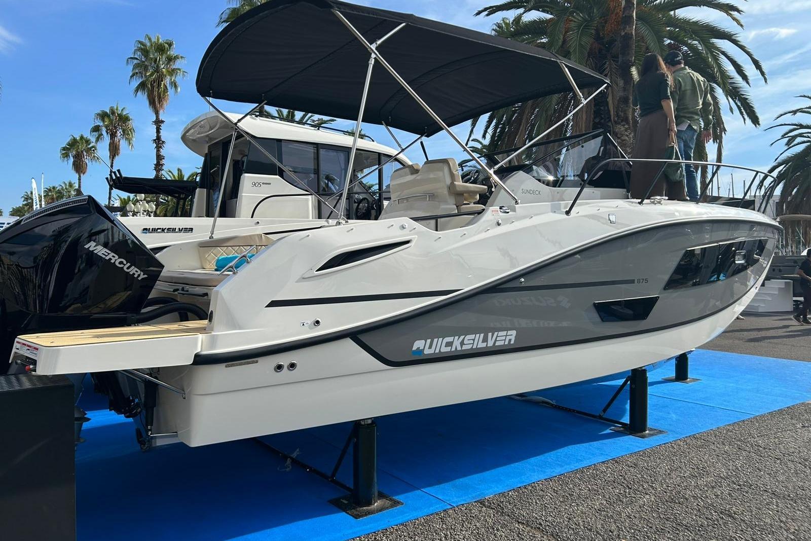 2025 Quicksilver Activ 875 Sundeck
