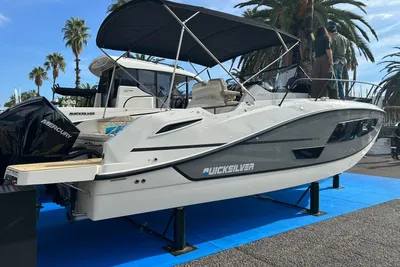 2025 Quicksilver Activ 875 Sundeck