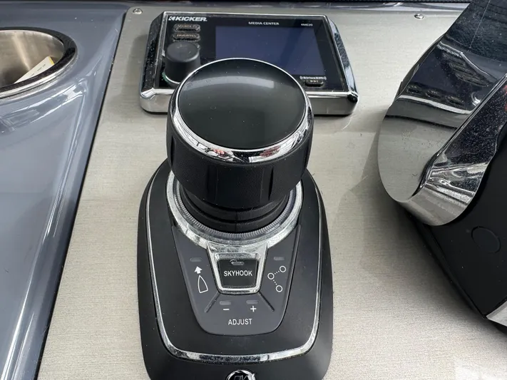 Determination Yacht Photos Pics Joystick control panel on 2020 Cruisers Yachts 39 Express Coupe.