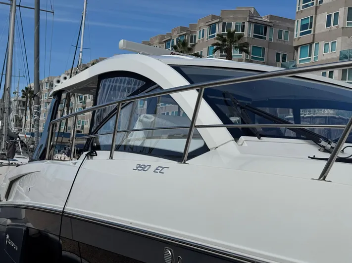 Determination Yacht Photos Pics 2020 Cruisers Yachts 39 Express Coupe docked near modern buildings.