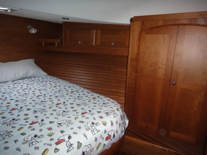 Oyster Yacht Photos Pics Guest berth