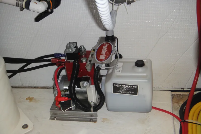 Oyster Yacht Photos Pics Freedom lift controls