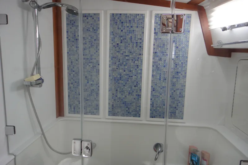 Oyster Yacht Photos Pics Master Shower