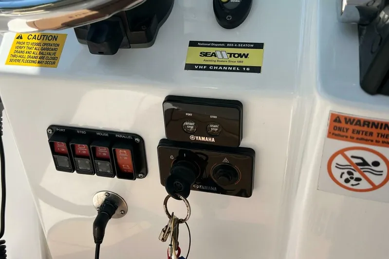  Yacht Photos Pics Control panel of a 2019 Everglades 273 Center Console boat with Yamaha ignition.
