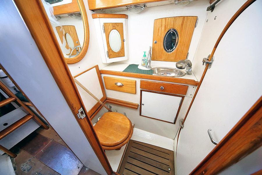 1979 Custom Van Dyne Schooner