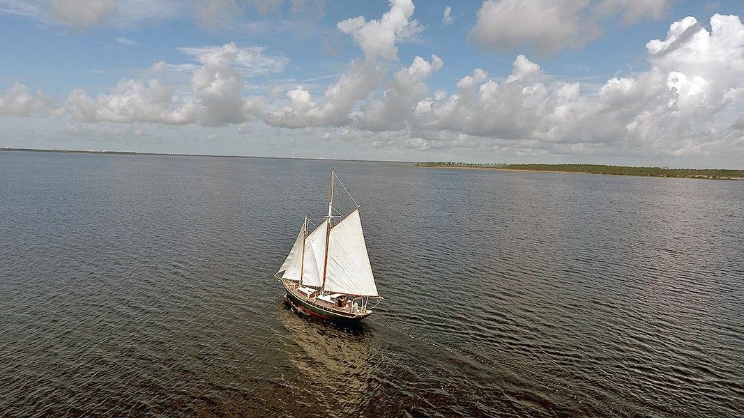 1979 Custom Van Dyne Schooner