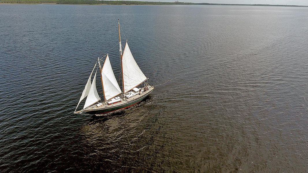 1979 Custom Van Dyne Schooner